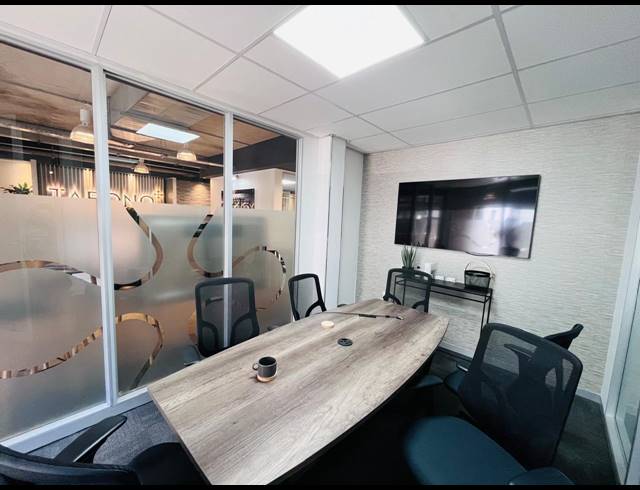 1,348M² OFFICE TO LET IN VORNA VALLEY